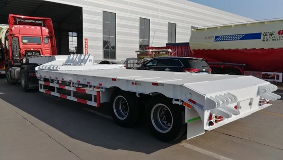 Sinotruk HOWO 3 eixos 60t Semi Lowbed Trailer com Rampa 7000-8000mm Base de rodas Flatbed