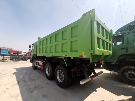 Caminhão de 15 toneladas de cilindrada na Sinotruk Angola com pneus radial e capacidade do motor &gt; 8L