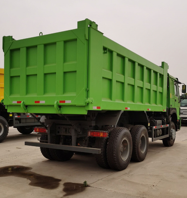 Caminhão de 15 toneladas de cilindrada na Sinotruk Angola com pneus radial e capacidade do motor &gt; 8L