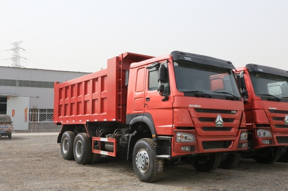 Caminhão usado HOWO 6X4 336HP com transmissão manual em boas condições