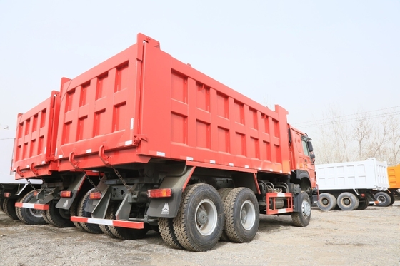 Caminhão usado HOWO 6X4 336HP com transmissão manual em boas condições