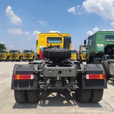 420HP Design de pneu radial Tri-axis 10 rodas 6X4 HOWO Tractor Truck Head com potência