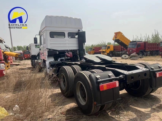 Shacman 6X4 Tractor Trailer Head Truck com homem do eixo traseiro de 16 toneladas