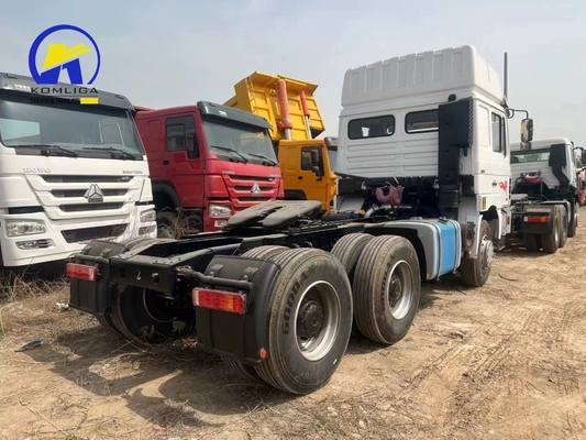 Design de pneus radial Shacman 6X4 Trailer Head Truck Tractor com homem do eixo dianteiro 7,5 toneladas