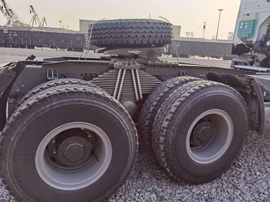 Sinotruk HOWO 6*4 420HP Trailer Head Truck Trator Truck com 6800*2500*3200mm Tamanho