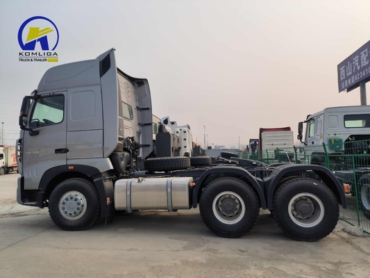 Sinotruk HOWO Camião 6X4 10 rodas Camião tractor usado com tanque de óleo de alumínio de 400L