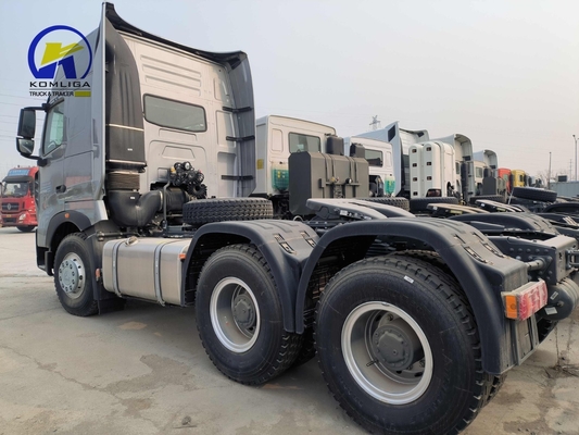 Sinotruk HOWO Camião 6X4 10 rodas Camião tractor usado com tanque de óleo de alumínio de 400L