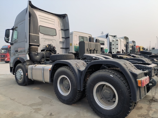6X4 Sinotruk HOWO Tractor Heavy Duty Truck Trailer Head com capacidade do motor Wd615.47&gt; 8L
