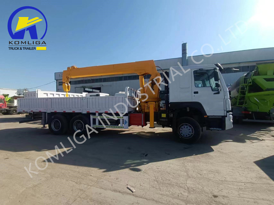 Caminhão de carga Sinotruk 6X4 HOWO usado com guindaste montado em boas condições e acessível