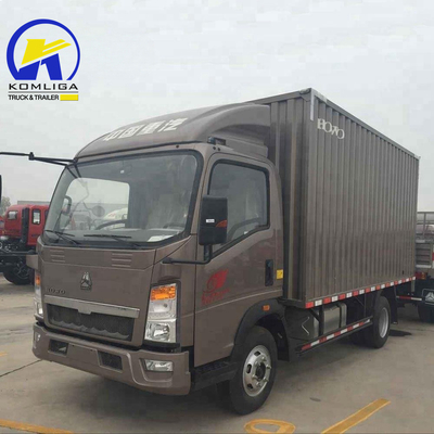 Caminhão de carga Sinotruk HOWO 4X2 com transmissão manual e capacidade de tanque de combustível de 120 L