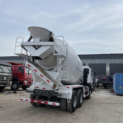 8m3 10m3 6X4 HOWO Caminhão-tanque de cimento a granel usado com 9 cilindros e direção Zf8118