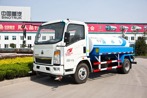 30T Carga útil Sinotruck HOWO 4X2 Mini 2000 galões caminhão de água com motor D12.42