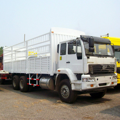Sinotruck 6X4 Capacidade do motor&gt; 8L 371HP 30 toneladas HOWO 10 Wheeler Cargo Truck Personalização