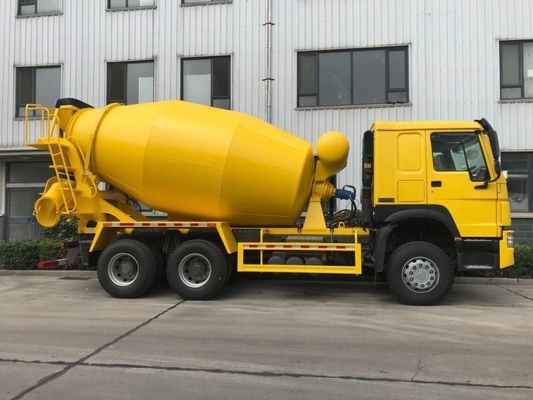 Transmissão manual 6-10 Cbm Sinotruk HOWO Mixer Truck com eixo de tração de dupla redução