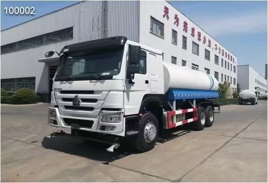Sinotruk HOWO 6X4 Sprinkler Water Truck com válvula API Um dormitório e dois assentos