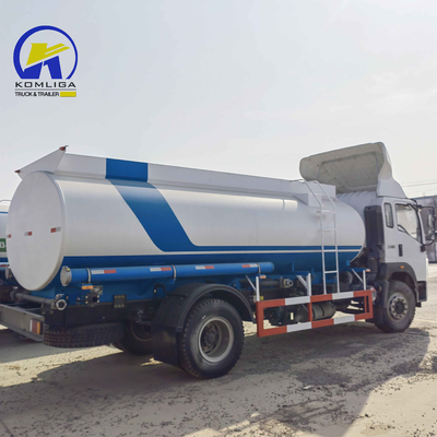16 toneladas Capacidade de carga Eixo traseiro Sinotruk HOWO 6X4 Caminhão de tanque de água Caminhão de água potável