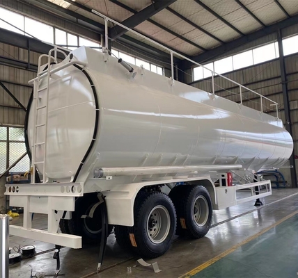 7000-8000 mm Base das rodas Cisterna de combustível Semi-reboque com apoio técnico de peças sobressalentes