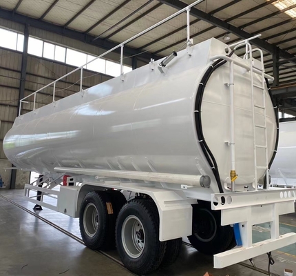 7000-8000 mm Base das rodas Cisterna de combustível Semi-reboque com apoio técnico de peças sobressalentes