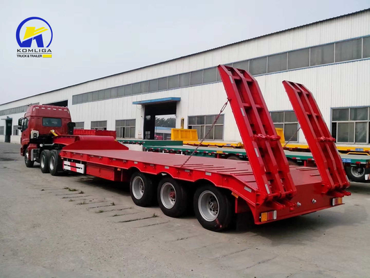 Sinotruk HOWO 3 eixos 60t Semi Lowbed Trailer com Rampa 7000-8000mm Base de rodas Flatbed